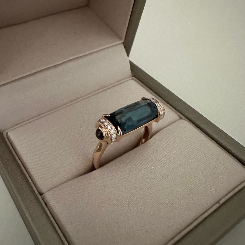 🚫SOLD🚫 18k rose gold blue topaz baguette ring